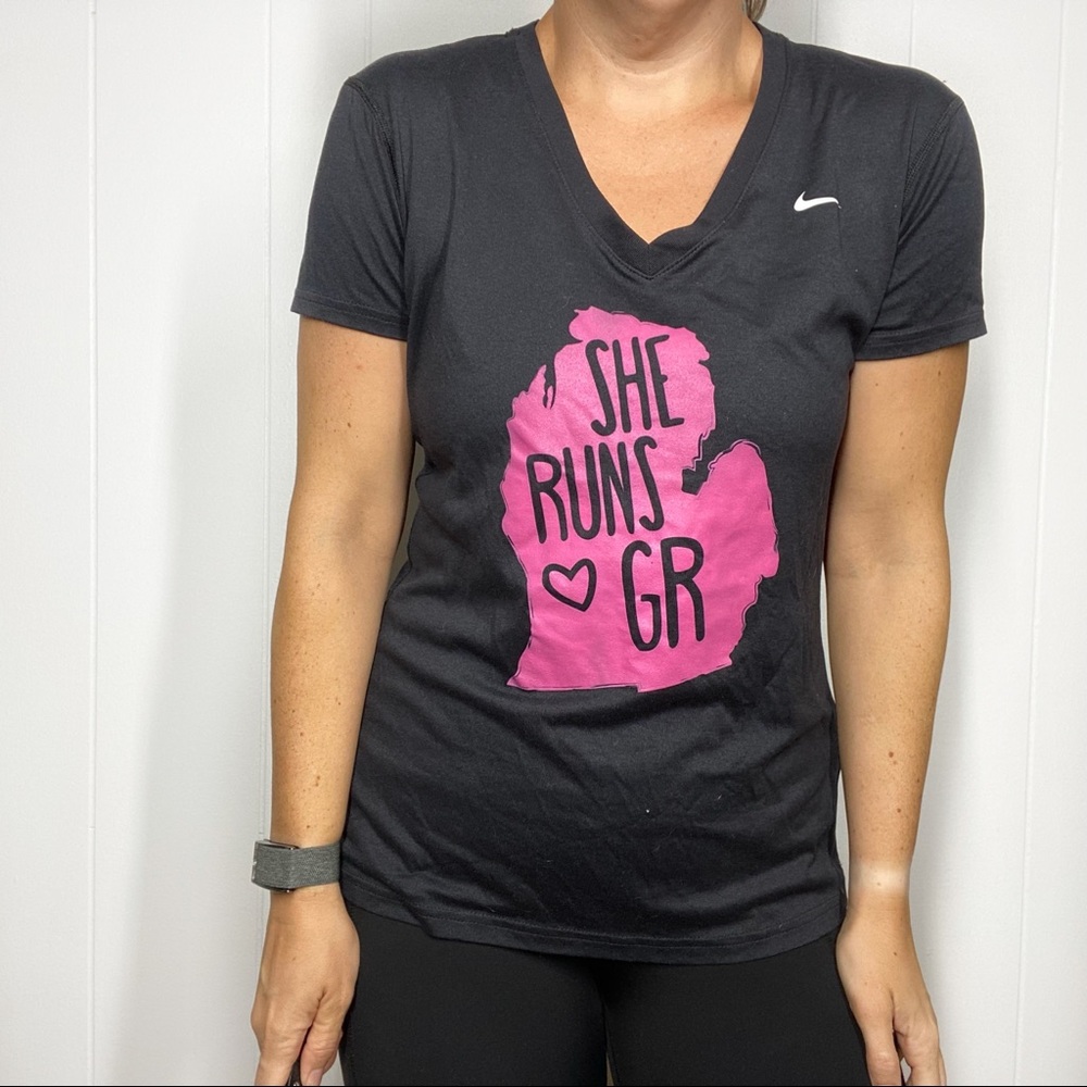 Nike T Shirt w/Michigan Map Medium